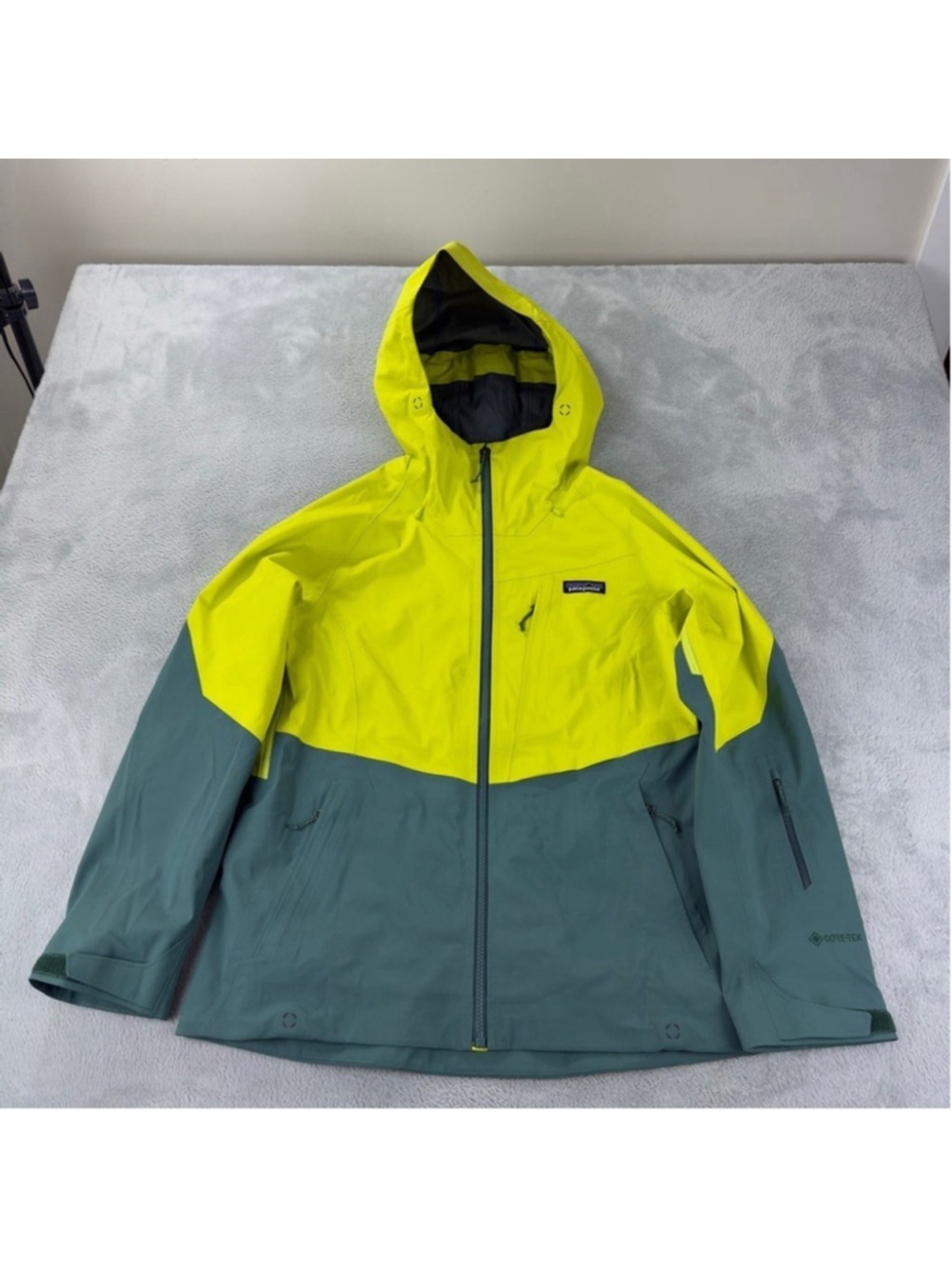 Patagonia NWT Women's Size Small Untracked Gore-tex Recco Jacket 29878 Style